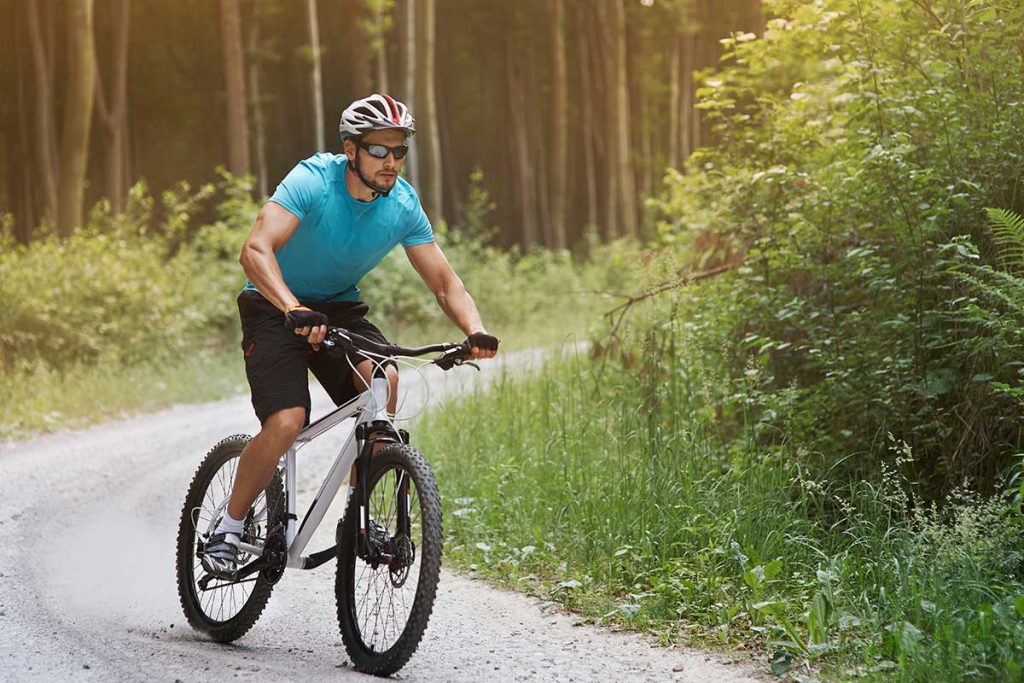 Ejercicios a evitar para discos herniados y discos abultados: Ciclismo