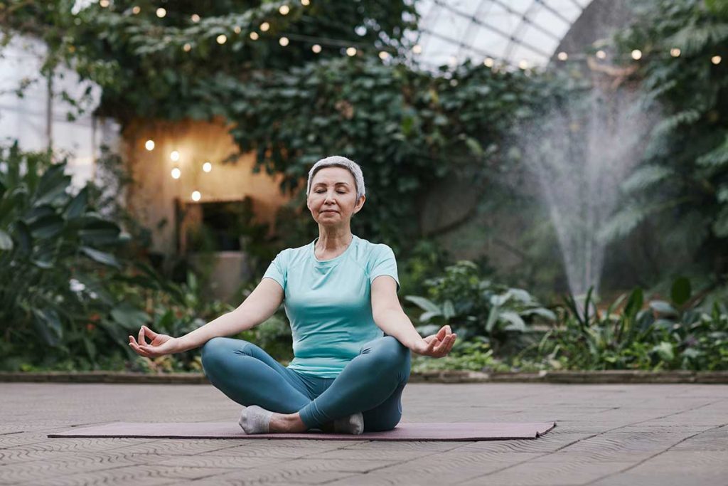 Cómo manejar su dolor crónico con yoga